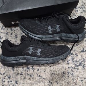 Under Armour Men's Black and Gray Athletic Shoes